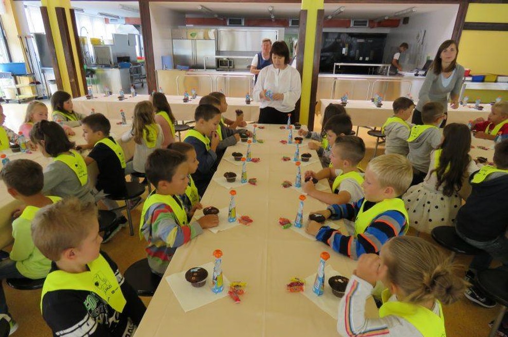 Medtem ko so cene šolskih malic zamrznjene, bodo nekateri starši morali odšteti več za kosila (foto: Osnovna šola Toneta Čufarja Jesenice)