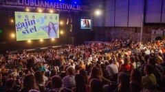 Ajda Smrekar na velikem platnu s Cavazzo: "Z ustnicami, ki so ti domače, se je veliko prijetneje poljubljati."