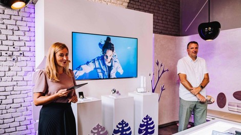 Samsung v prijetnem ambientu predstavil novo generacijo naprav in naznanil začetek prodaje