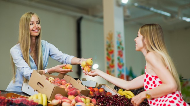 Ste v zadnjem času kupili sadje na tržnici? Pazite, lahko je bilo poškropljeno z nevarnim insekticidom (foto: Profimedia)