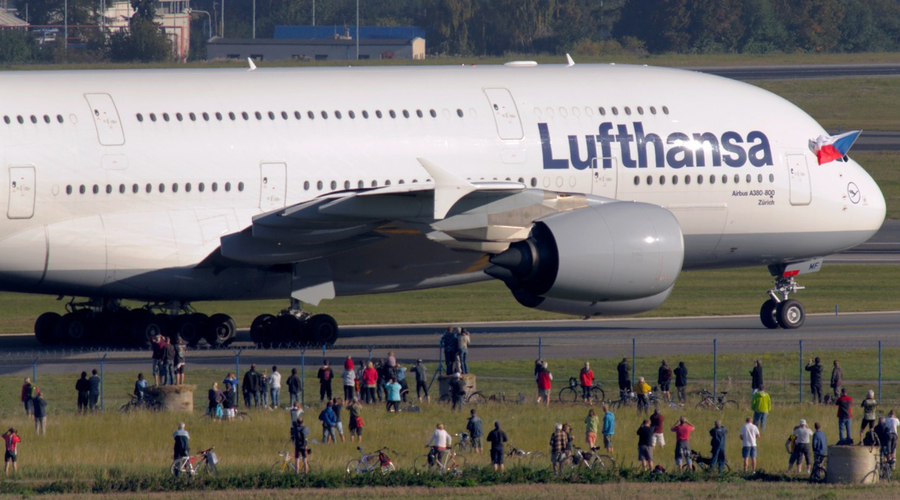 Lufthansa imetnike vozovnic prosi, naj ne hodijo na letališča: med njimi so tudi Slovenci (foto: Profimedia)