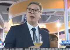 Srbski predsednik Vučić po več kot sto kozarcih vina: "To zame ni nič, v soboto pridem spet"