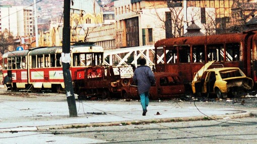 Šokanten film slovenskega režiserja: "Bogati tujci so plačevali, da bi ubijali ljudi v obkoljenem Sarajevu."