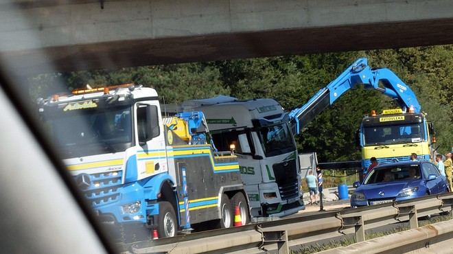 FOTO: Prometna nesreča zaprla ljubljansko obvoznico (foto: Bobo)