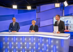 Kdo je do zdaj zbral več podpisov: Anže Logar ali Nataša Pirc Musar?