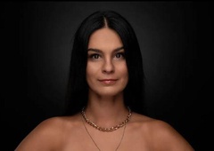 Renata Bohinc objavila fotografijo, na kateri je gola. Razkrila nam je, zakaj se je slekla