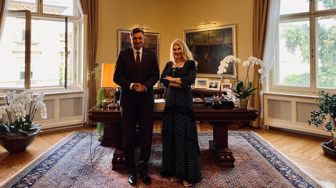 Pahorja obiskala Helena Blagne: "Med pogovorom sem jo vseskozi ogovarjal z divo" (foto: Instagram/Borut Pahor)