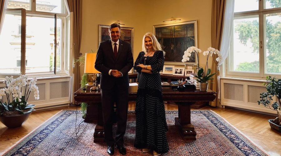 Pahorja obiskala Helena Blagne: "Med pogovorom sem jo vseskozi ogovarjal z divo" (foto: Instagram/Borut Pahor)