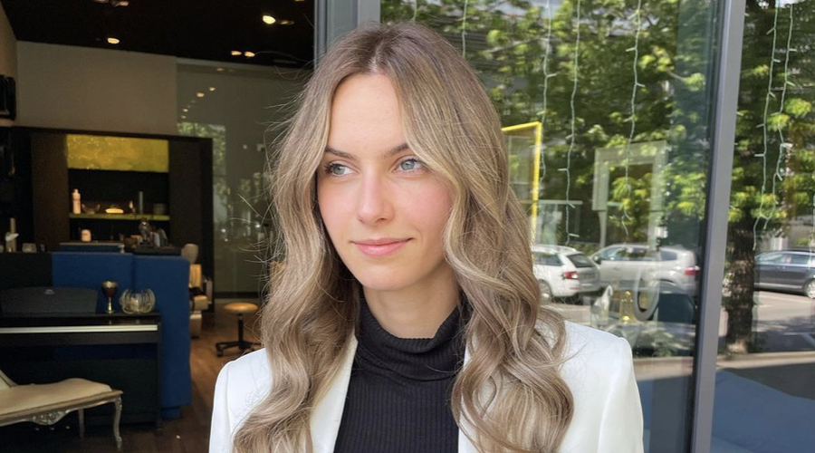 Iz glamurja v skedenj: nova miss Slovenije okronana ob balah sena (foto: Instagram/Vida Milivojša)