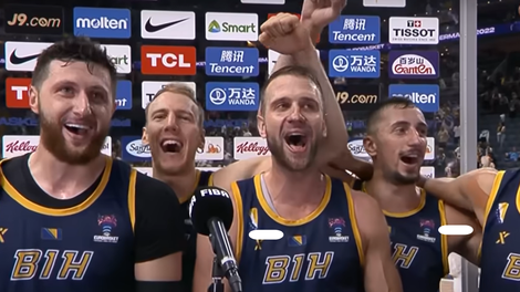 VIDEO: Tako je reprezentanca BiH proslavila zmago nad Slovenijo, poklicali so celo znanega bosanskega pevca