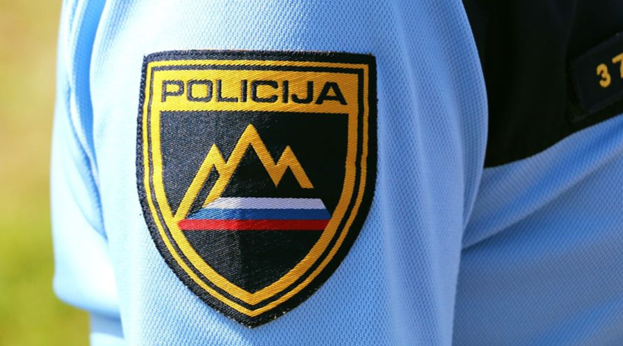 Mariborska policija tava v temi in prosi za pomoč: v soboto zvečer so dobili klic, da se je na Pobreški cesti ... (foto: PU Maribor)