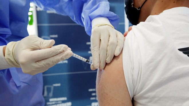 V Slovenijo prihaja nova pošiljka cepiva, komu je namenjeno? (foto: Bobo)