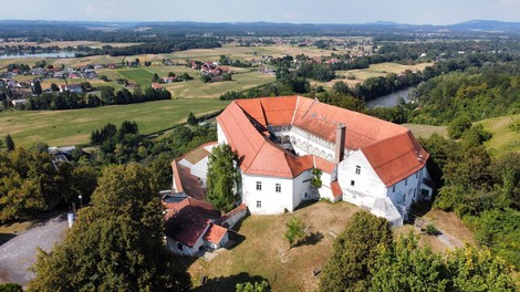 Skrivnostni grad Cmurek: Odslej pod posebno zaščito države