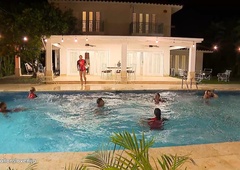 FOTO: Neverjetno! Poglejte, v kakšni luksuzni vili uživajo tekmovalci Exatlona