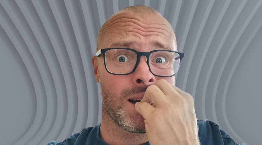 (VIDEO) Tudi vi navijate kot Komotar Minuta? Morda najdete idejo, kako bodo vaše vzklike slišali tudi sosedje (foto: Facebook/Komotar Minuta/fotomontaža)