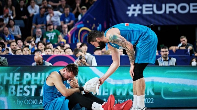 (FOTO) Francozi močno poškodovali Dončića: tekla je kri! (foto: FIBA)