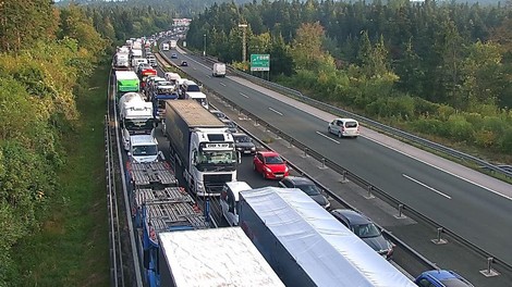 Previdno, če se odpravljate proti Kopru: nastal je najmanj 6 kilometrov dolg zastoj!