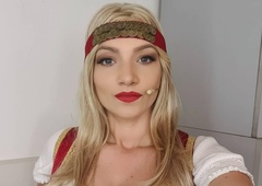 Seksi Sofija iz oddaje Pri Črnem Petru postala mamica