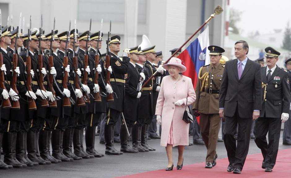 Britanska kraljica Elizabeta II. je oktobra 2008 na prvem in edinem uradnem obisku prišla v Slovenijo. Obisk je spremljala poostrena …
