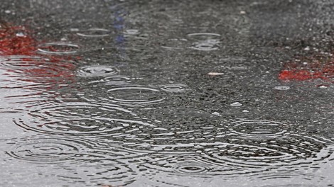 Vremenoslovci opozarjajo: v četrtek grozijo hudourniške poplave!