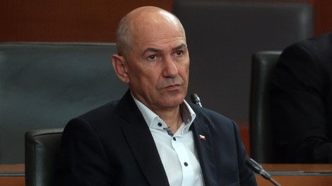 Janez Janša brez dlake na jeziku: "Čas je, da vlada zaščiti Slovenijo"