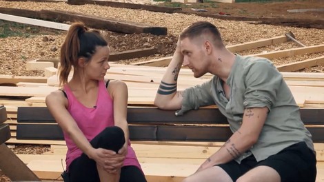 Kmetija: Razočarani Damijan naredil dramo. Monika ga je imela za norca