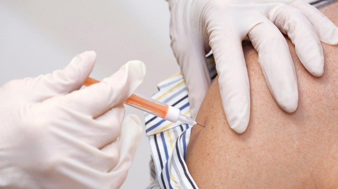 Vnovič na cepljenje proti koronavirusu: NIJZ nov odmerek priporoča le določenim državljanom (foto: Profimedia)