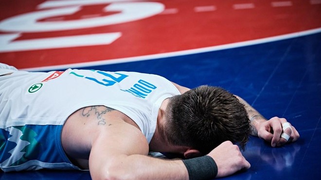Luka Dončić se je posul s pepelom: "Celotno državo sem pustil na cedilu!" (foto: FIBA)