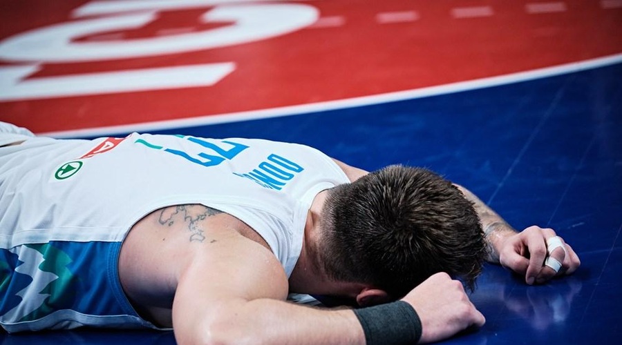 Luka Dončić se je posul s pepelom: "Celotno državo sem pustil na cedilu!" (foto: FIBA)