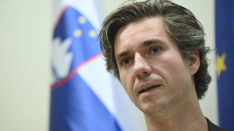 Koliko dni neprenosljivega očetovskega starševskega dopusta uvaja vlada?
