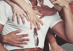 Znan televizijski voditelj postal oče DEVETEGA otroka, še dve ljubici pa noseči