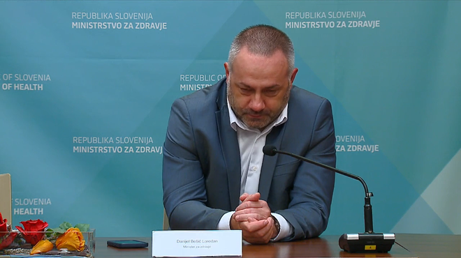 Minister Bešič Loredan na robu solz: "Nekdo je včeraj očeta pokopal in danes izvedel, da je živ" (VIDEO) (foto: Facebook/Ministrstvo za zdravje/posnetek zaslona)