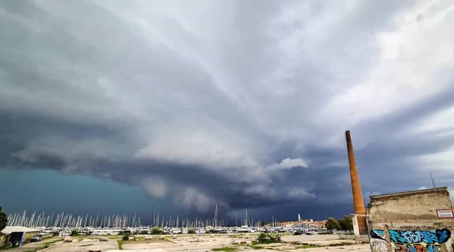 Državo zajelo neurje z močnimi nalivi: klesti tudi toča! (foto: Facebook/Neurje.si/Sandi Morgan)