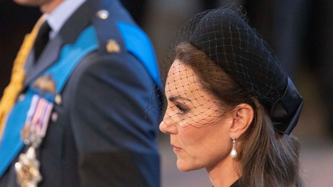 Kako lepa gesta! Tako se je Kate Middleton poklonila pokojni princesi Diani (foto: Profimedia)