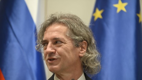 Golob namignil, koga bo podprl na predsedniških volitvah