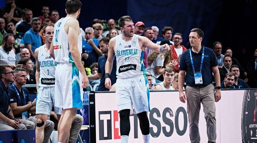To so slovenski junaki za naskok na svetovni vrh: Luka Dončić vodi ekipo, ki sta jo žal morala zapustiti še dva (foto: FIBA)