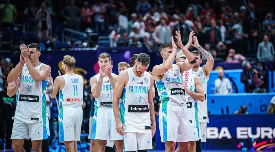 Po porazu nov začetek: legenda se poslavlja, vprašljiva usoda selektorja (foto: FIBA)