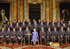 Ko se kraljičini korgiji pretihotapijo na uradne dogodke: najbolj posrečene fotografije