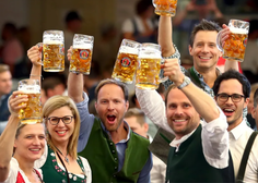 (FOTO in VIDEO) Največji festival piva na svetu z VELIKO vrnitvijo: a mnogi obiskovalci zgroženi nad cenami