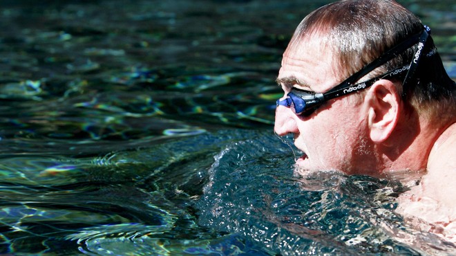 Martin Strel z neverjetnimi podvigi: v družbi direktorjev preplaval slovensko obalo (foto: Profimedia)