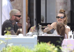 Znana manekenka s fotografijo potrdila tretjo nosečnost