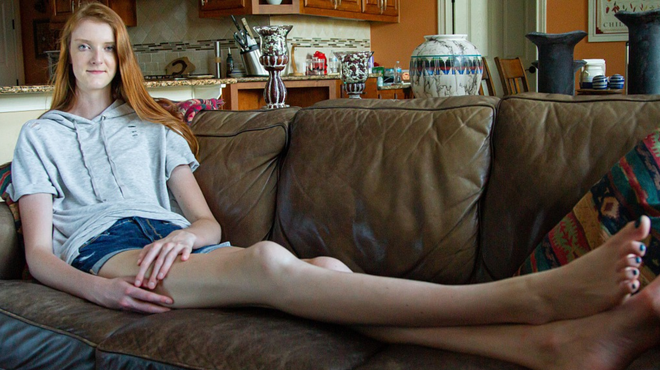 Ste že videli te neverjetne rekorderje? Spoznajte 19-letnico z najdaljšimi nogami (foto: Facebook/China Plus Culture)
