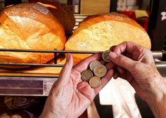Veste, v kateri izmed trgovin po Sloveniji lahko kupite najcenejša osnovna živila, kot je kruh?