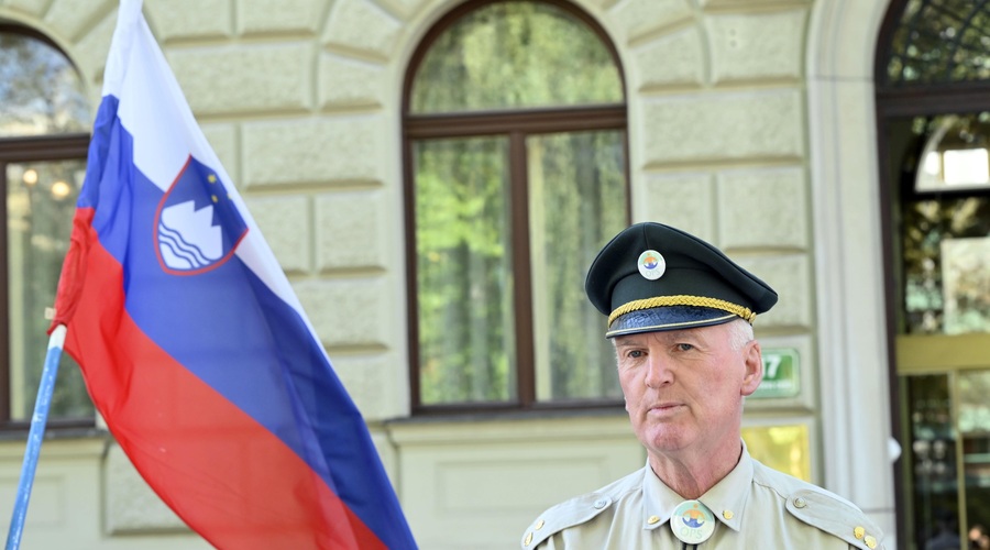 Česa se je po vdoru na RTV in Državno volilno komisijo lotil Ladislav Troha? (foto: Bobo)