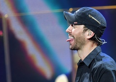 (VIDEO) Enrique Iglesias s strastno zahvalo oboževalki, ki bi si je zagotovo zaželela še katera druga