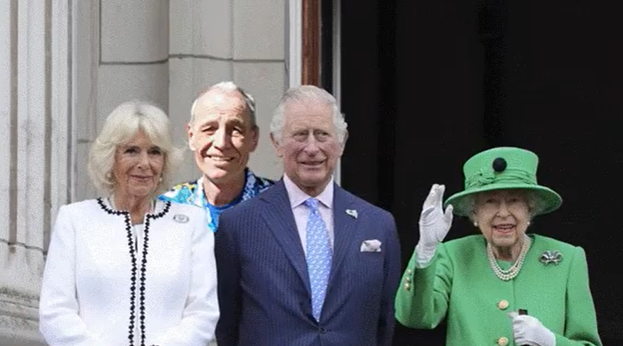 Imata kralj Karel III. in Camilla skrivnega sina? Simon iz Avstralije zahteva DNK-analizo (foto: Facebook/Simon Charles Dorante-Day/posnetek zaslona)