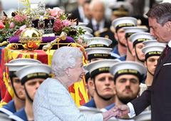 Imamo prvo fotografijo Pahorja s pogreba kraljice: poglejte, s kom je vstopil