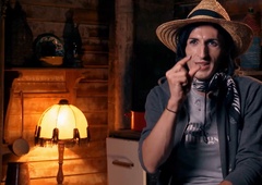 Se v hlevu rojeva nova ljubezen? Zaljubljena Andrea je priznala vse! Poznamo podrobnosti, ki jih kamere niso prikazale