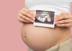 Priljubljena slovenska vplivnica in nekdanja mis presenetila: pokazala je svoj nosečniški trebuščeketila-pokazala-je-svoj-nosecniski-trebuscek/