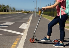 Neznani voznik na Bledu trčil v otroka